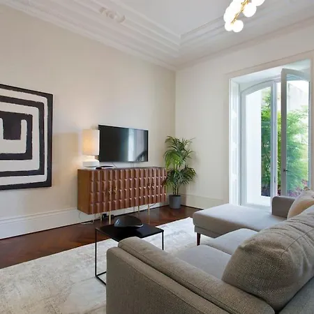 Boutique Rentals- The Clérigos W/ Patio Appartamento Oporto