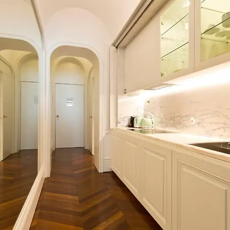 Boutique Rentals- The Clérigos W/ Patio