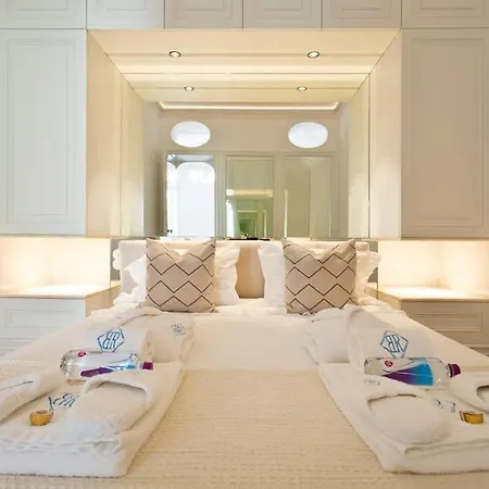 Boutique Rentals- The Clerigos W/ Patio Lejlighed Porto