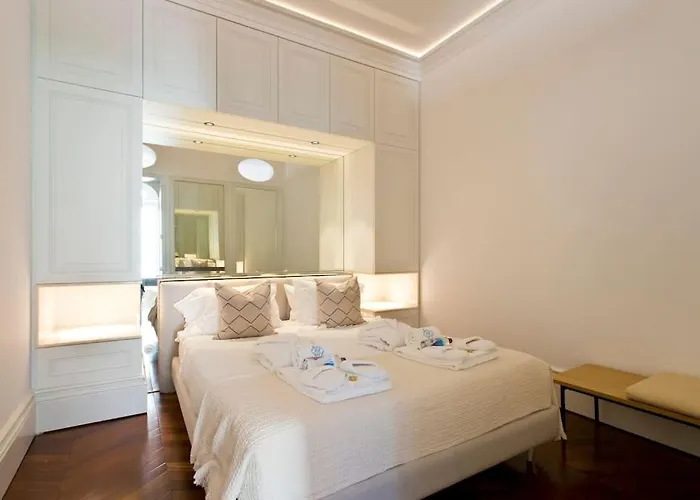 Boutique Rentals- The Clérigos W/ Patio *