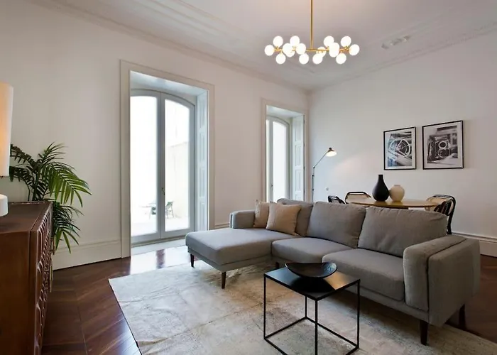 Boutique Rentals- The Clerigos W/ Patio Апартаменты