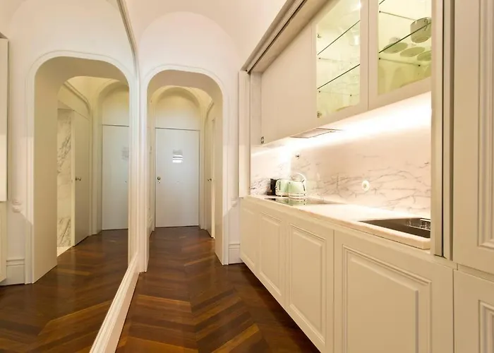 Boutique Rentals- The Clérigos W/ Patio